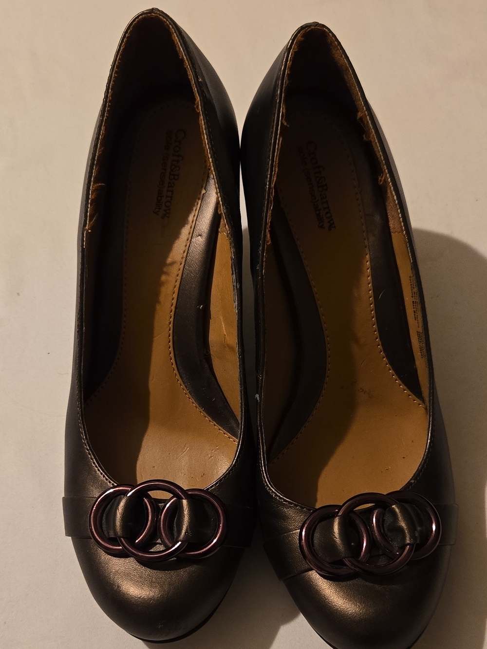 Clarks Black Leather Women's Ballet Flats with Decorative Rings